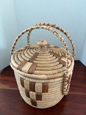 Large African Handled Basket with Lid Made In Zimbabwe Hand Made Decorative